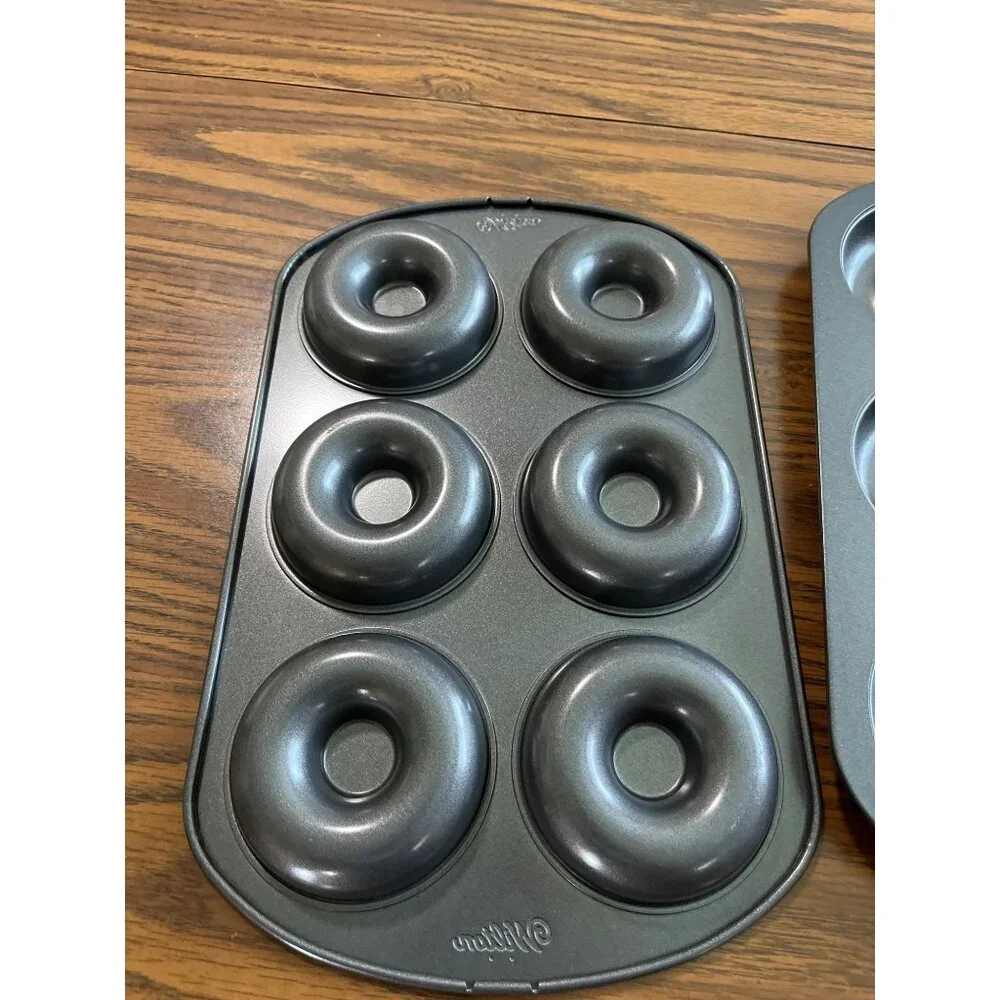 Wilton 6 cavity doughnut bagel pan set of two
